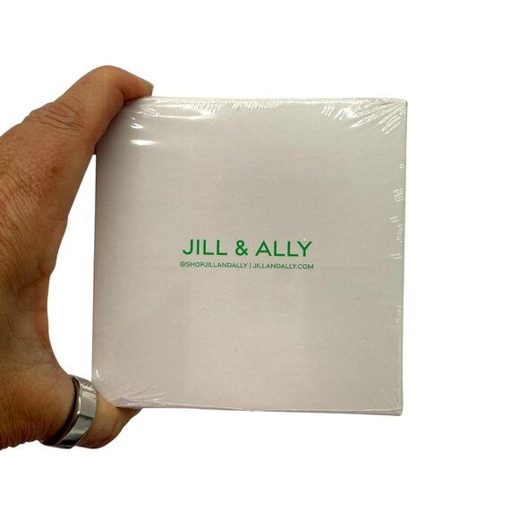 Jill & Ally Good Luck Charm Crystal Manifestation Candle - Mint Sage - Picture 7 of 7